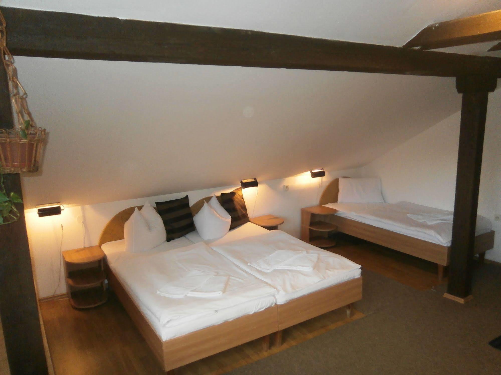 Hotel Dzban Jindrichov Esterno foto