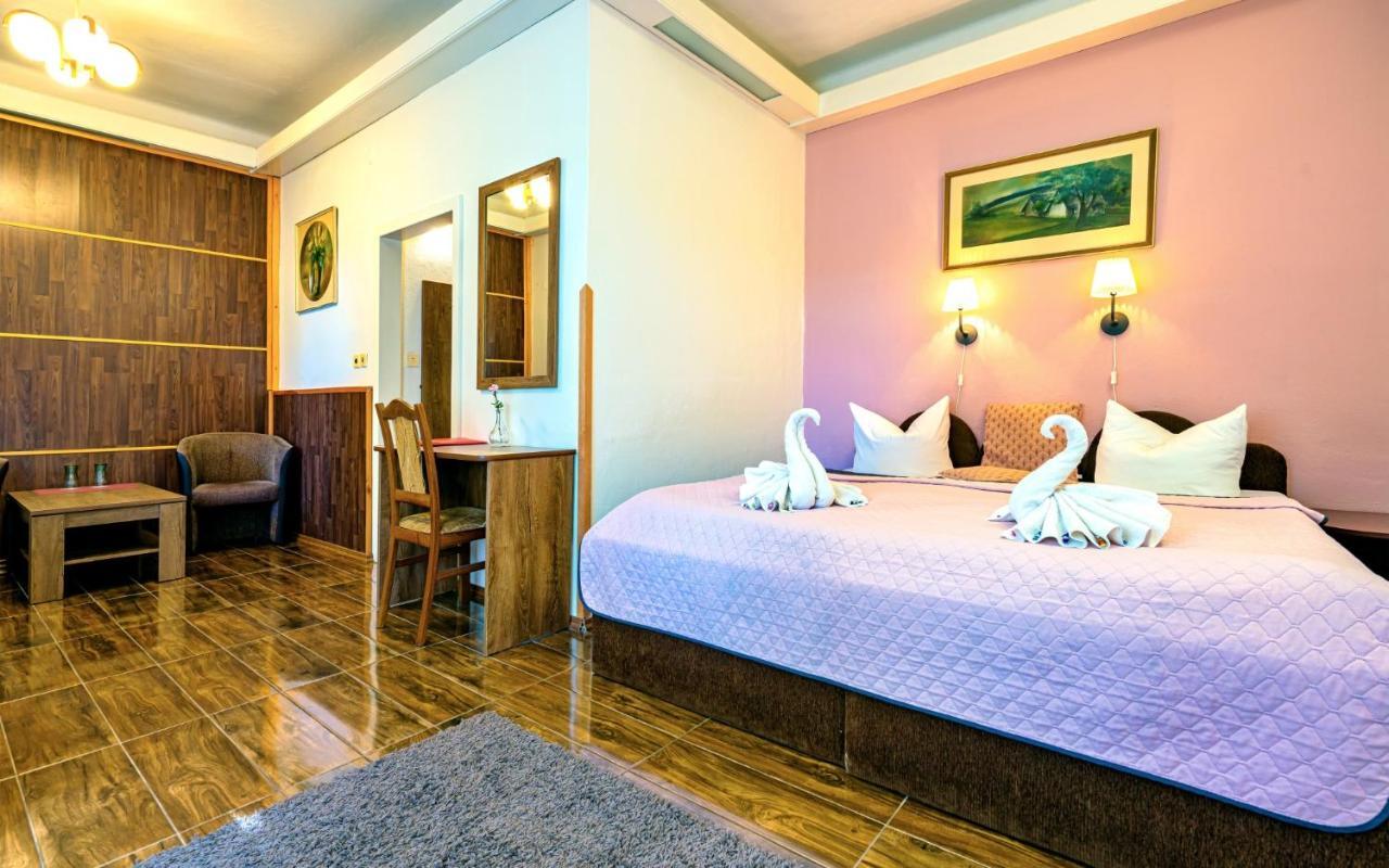 Hotel Dzban Jindrichov Esterno foto