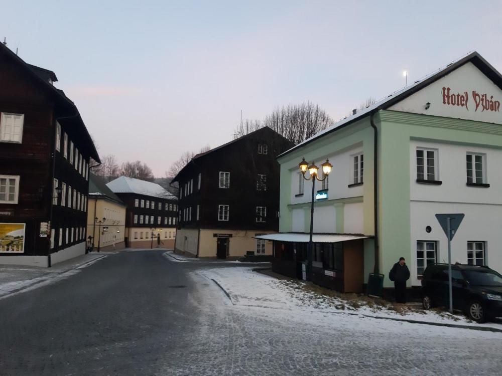 Hotel Dzban Jindrichov Esterno foto